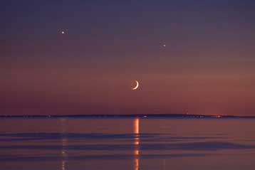 Αφροδίτη, Δίας και Σελήνη πλησιάζουν για σπάνια συνάντηση