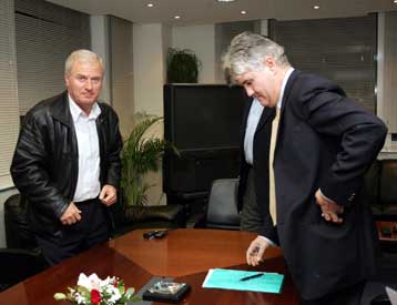 Διάψευση Χατζηαποστόλου στην παραίτηση του Γκαγκάτση