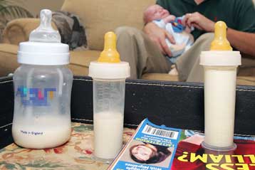 «Ακίνδυνα» ίχνη μελαμίνης ανιχνεύθηκαν σε βρεφικό γάλα στις ΗΠΑ