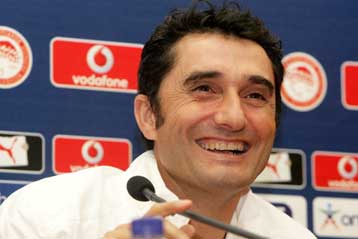 Προσπάθεια του Βαλβέρδε να… μεταφέρει το άγχος στην Μπενφίκα