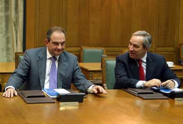 Επίσπευση της μείωσης φορολογικών συντελεστών φέρνει το ευρωπαϊκό «πακέτο σωτηρίας»