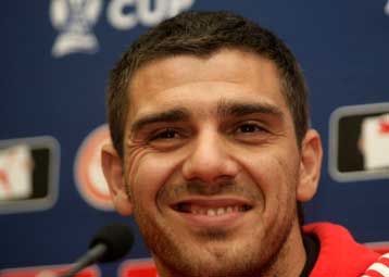 Ο Κατσουράνης περιμένει 35.000 φιλάθλους να χοροπηδούν και ο Κίκε Φλόρες τη νίκη