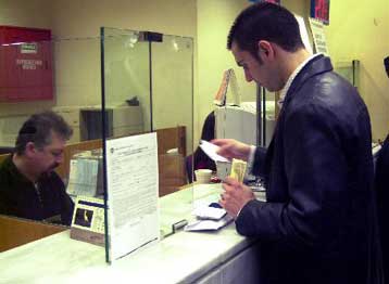 «Αλμα» 38% στις προθεσμιακές καταθέσεις τον Σεπτέμβριο, επιβράδυνση στα δάνεια