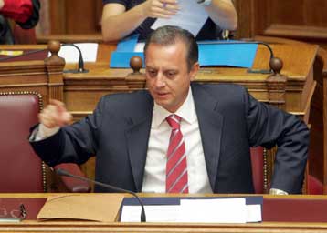 Υψηλοί τόνοι στη Βουλή στη συζήτηση για το Βατοπαίδι