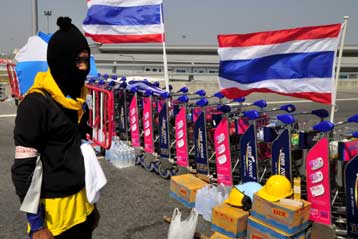 Οχυρώνονται στα αεροδρόμια της Μπανγκόκ οι διαδηλωτές