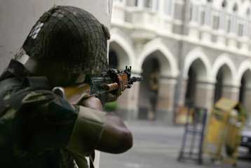 Εφιάλτης διαρκείας με την «επέλαση» της τρομοκρατίας στη Βομβάη