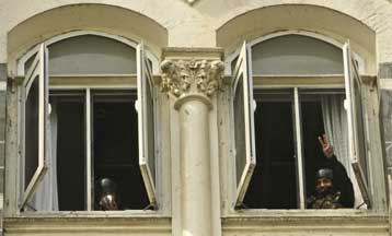 Αποφασισμένοι και «διαβασμένοι» οι δράστες των επιθέσεων στη Βομβάη