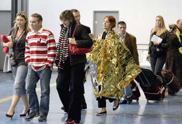 Στο Παρίσι έφθασαν οι Έλληνες που είχαν εγκλωβιστεί σε ξενοδοχείο της Βομβάης