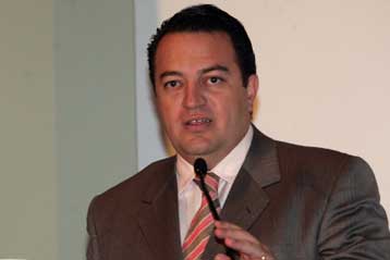 Εξετάσεις ή πρακτική για τους αποφοίτους κολεγίων προαναγγέλλει ο Ευρ.Στυλιανίδης