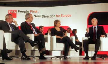 Η κρίση, ευκαιρία της ΕΕ να αναδείξει το κοινωνικό της πρόσωπο, λέει ο Γ.Παπανδρέου