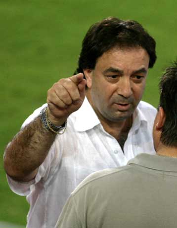 Έρευνες στο εξωτερικό για τον πρόεδρο της Ανόρθωσης