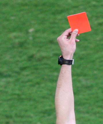 Δύο παραπομπές βοηθών διαιτητών της Σούπερ Λιγκ