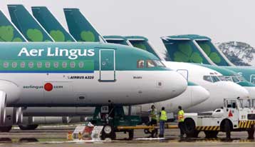 Μειώμενη κατά 50% η νέα προσφορά της Ryanair για την εξαγορά της Aer Lingus
