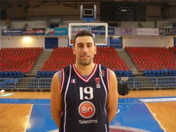 Ανυπομονεί να φορέσει τα «κυανέρυθρα» ο Ντικούδης