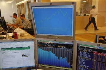 Ασφυκτικές πιέσεις στην οικονομία από τη ραγδαία άνοδο του κρατικού δανεισμού