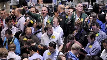 Στο χαμηλότερο επίπεδο από το 2005 υποχωρούν οι τιμές του πετρελαίου