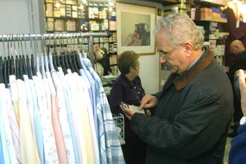 Προτροπή για μειώσεις τιμών και προσφορές απευθύνει ο Εμπορικός Σύλλογος Πειραιώς