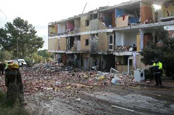 Δεκάδες τραυματίες από έκρηξη σε πολυκατοικία στη Βαρκελώνη