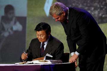 Εκατό χώρες υπογράφουν στο Όσλο τη συνθήκη που απαγορεύει τις βόμβες διασποράς