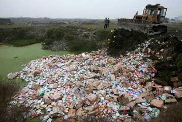 Σχεδόν 300.000 βρέφη αρρώστησαν από το νοθευμένο γάλα στην Κίνα