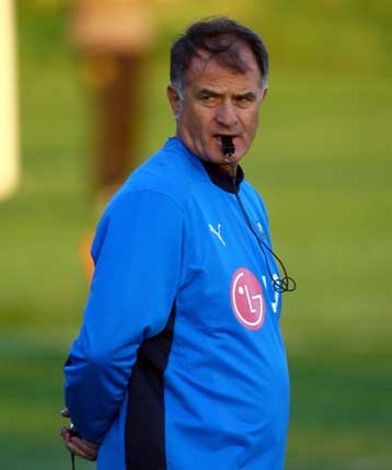 Κρίνεται η συμμετοχή των Μαντούκα και Μάχο στην ΑΕΚ