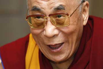 «Αντιμετωπίστε την Κίνα σαν φίλη», ζητά από την ΕΕ ο Δαλάι Λάμα