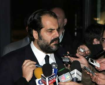 «Ό,τι πουν Τεν Κάτε και Αντωνίου» είπε ο Πατέρας