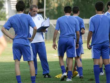 Δυνατούς αντιπάλους βρίσκουν στο δρόμο τους οι εθνικές Νέων και παίδων