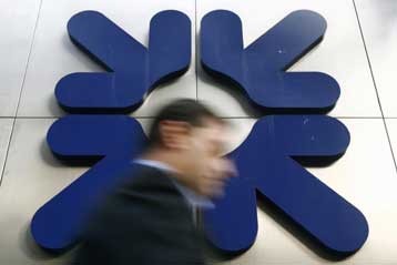 Ευνοϊκές ρυθμίσεις για δανειολήπτες και ΜμΕ υπόσχεται ο Γκόρντον Μπράουν