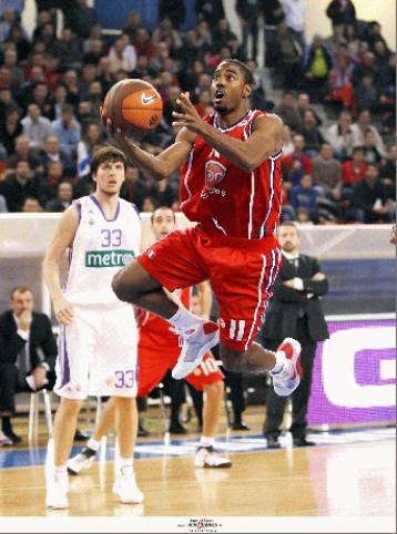 «Πάνθηρας» ο Μάιλς στην εκπνοή και ο Πανιώνιος 68-66 τη Ρεάλ