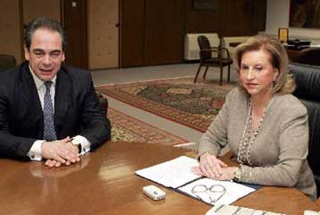 Η κυβέρνηση δεν συμφωνεί με τη μείωση της εργάσιμης εβδομάδας, τονίζει η Φ.Πετραλιά