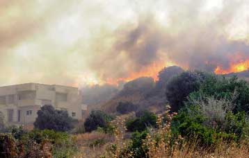 Σε πύρινο «κλοιό» ο δήμος Καμείρου στη Ρόδο
