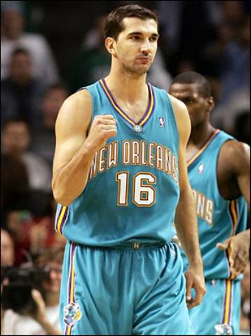 Ο Πέτζα Στογιάκοβιτς και ο Κρις Πολ οδηγούν τους Χόρνετς