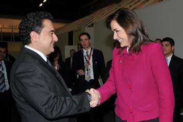 Συναντήσεις Μπακογιάννη με Μπαμπατζάν και Λαβρόφ στην υπουργική σύνοδο του ΟΑΣΕ