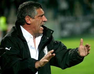 Οι απουσίες ανακατεύουν την τράπουλα του Σάντος