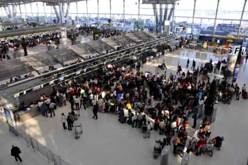 Σε πλήρη λειτουργία το διεθνές αεροδρόμιο της Μπανγκόκ