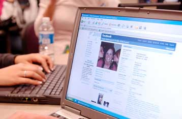 Ιός στο Facebook υποκλέπτει προσωπικά δεδομένα