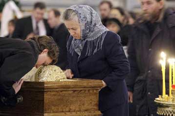 Μέγα πλήθος στο Ναό του Σωτήρος για το ύστατο χαίρε στον Πατριάρχη Αλέξιο Β