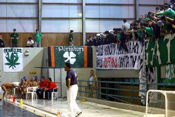 Προπηλακισμοί και σοβαροί τραυματισμοί στην «αιώνια» ναυμαχία