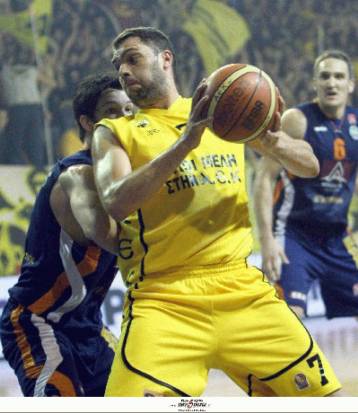 Το έκανε ντέρμπι η ΑΕΚ, αλλά νίκησε στο τέλος την Ολύμπια