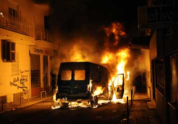 Θάνατος 16χρονου από πυρά ειδικού φρουρού στα Εξάρχεια