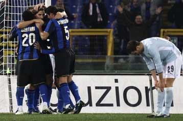 Η Ίντερ συνέτριψε τη Λάτσιο, νίκη της Ρόμα επί της Κιέβο