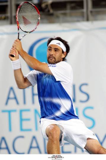 Προετοιμασία με τον νέο προπονητή του στο Παρίσι για τον Παγδατή