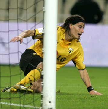 Η… μάσκα του Ζορό δεν κάλυψε τις αδυναμίες της ΑΕΚ στο 1-0 επί του Πανθρακικού