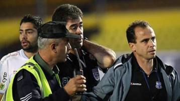 Σοβαρά επεισόδια οδήγησαν στη διακοπή του ματς Απόλλων – Δόξα