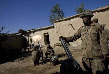 Σε επιχείρηση σε στρατόπεδο εξτρεμιστικής οργάνωσης προχώρησε το Πακιστάν