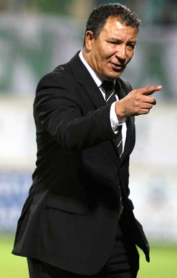 «Στα χέρια μας η πρόκριση» λέει ο Τεν Κάτε που ετοιμάζει 11άδα Ξάνθης με Καραγκούνη