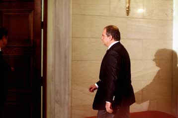 Ομόφωνη καταδίκη των επεισοδίων ζήτησε από τα κόμματα ο Κ.Καραμανλής