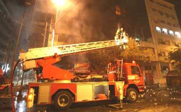 Τοπίο καταστροφής στο εμπορικό κέντρο της Αθήνας