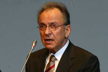 Πάνω από όλα η προστασία της ανθρώπινης ζωής, τονίζει ο Δ.Σιούφας